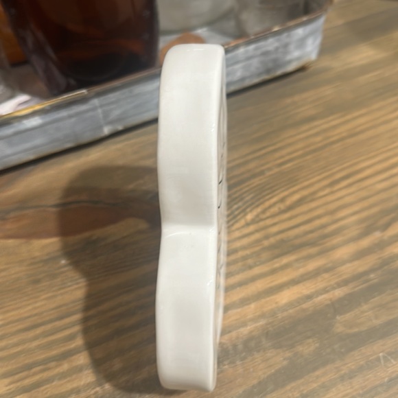 Rae Dunn KISSES Ceramic Heart - Picture 3 of 10